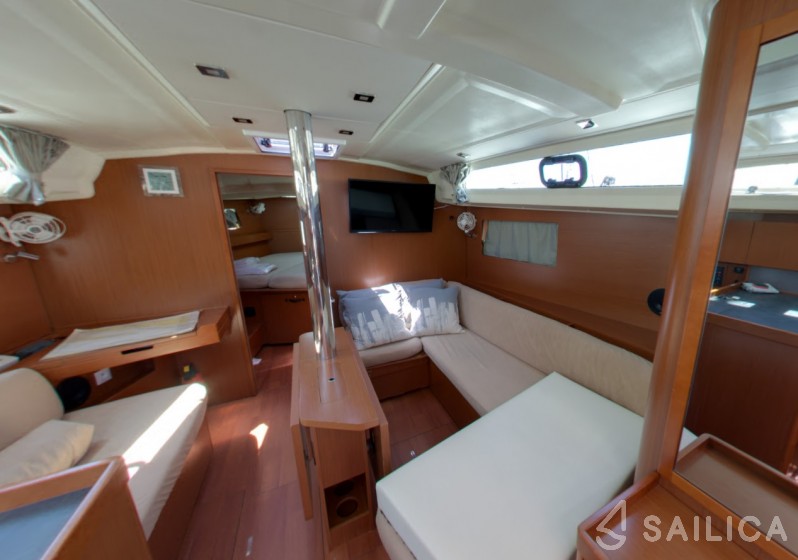 Oceanis 41.1 - Yacht Charter Sailica