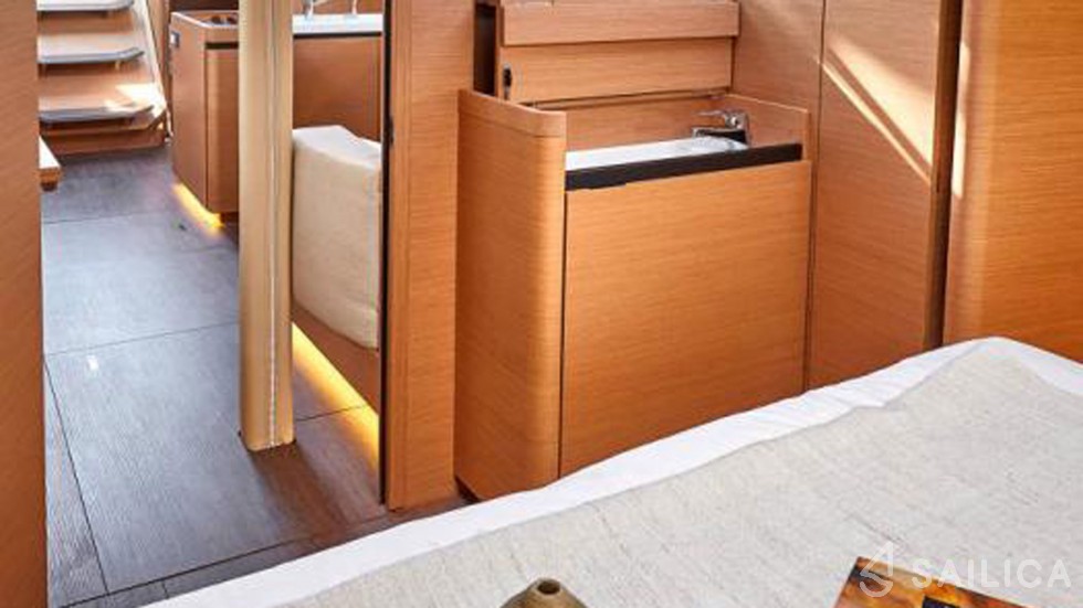 Sun Odyssey 410 - Yacht Charter Sailica