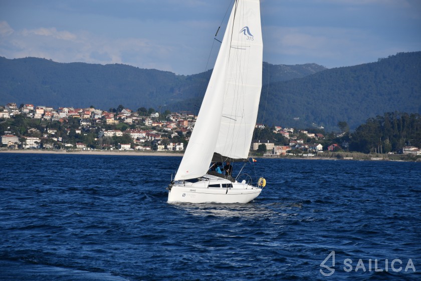 Hanse 315 - Yacht Charter Sailica