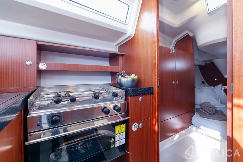Hanse 315 - Yacht Charter Sailica
