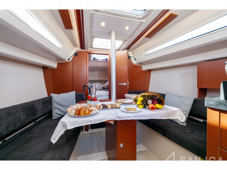 Hanse 315 - Yacht Charter Sailica