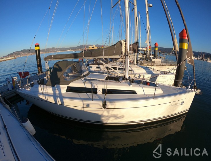 Hanse 315 - Yacht Charter Sailica