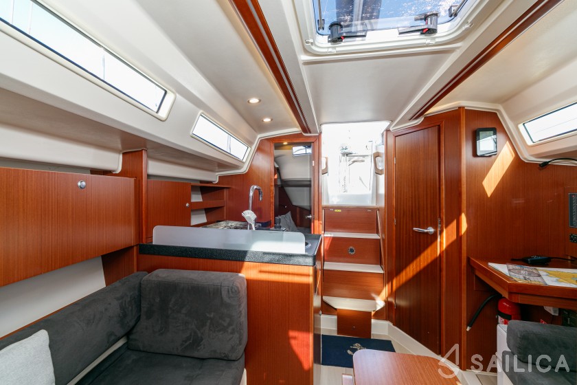 Hanse 315 - Yacht Charter Sailica