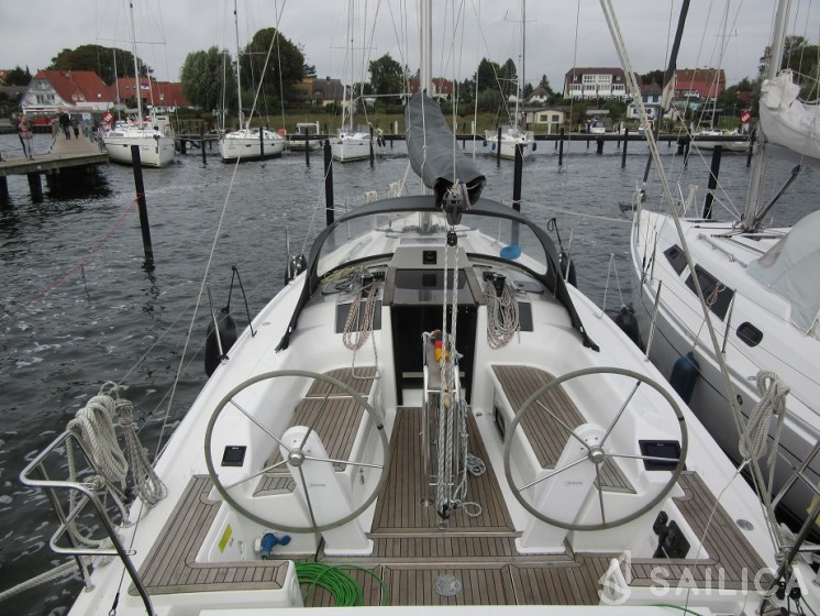 Hanse 315 - Yacht Charter Sailica