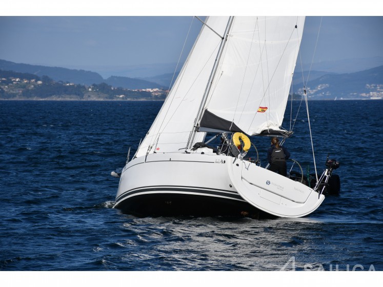Hanse 315 - Yacht Charter Sailica