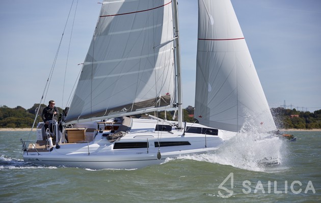 Hanse 315 - Yacht Charter Sailica