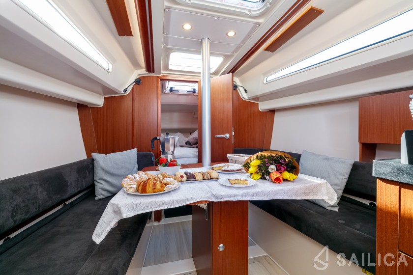 Hanse 315 - Yacht Charter Sailica