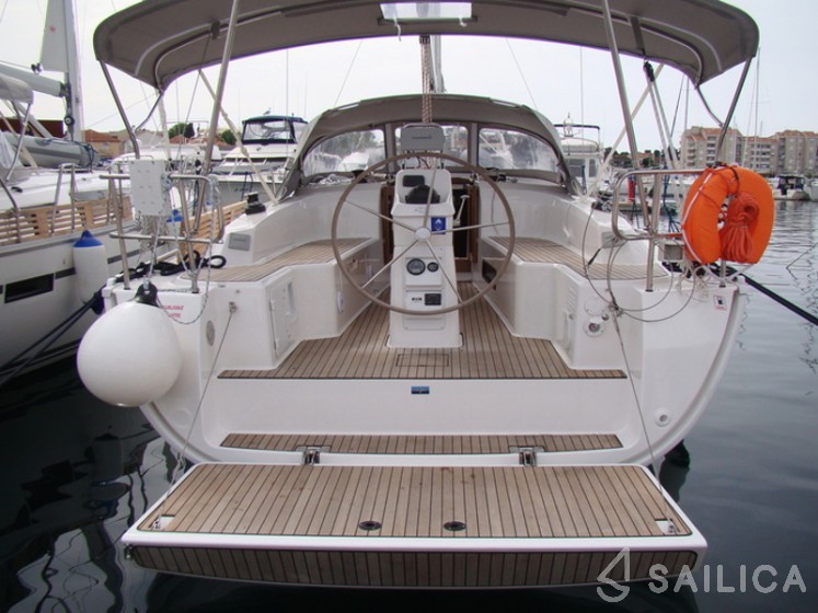 Bavaria 33 Cruiser - Yacht Charter Sailica