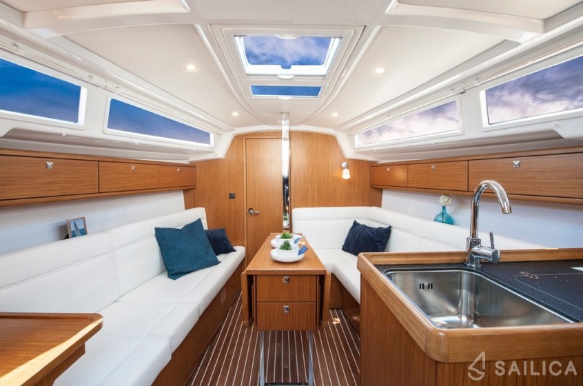 Bavaria 33 Cruiser - Yacht Charter Sailica