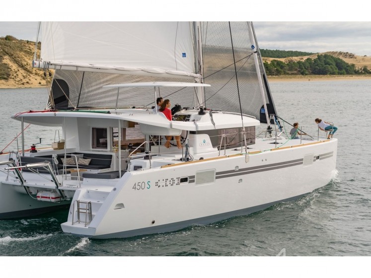 Lagoon 450 S - 4 + 2 cab. - Yacht Charter Sailica