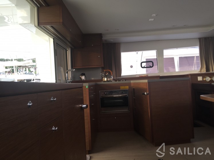 Lagoon 450 S - 4 + 2 cab. - Yacht Charter Sailica