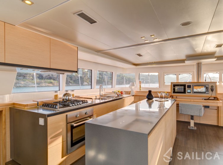 Lagoon 620 - Yacht Charter Sailica