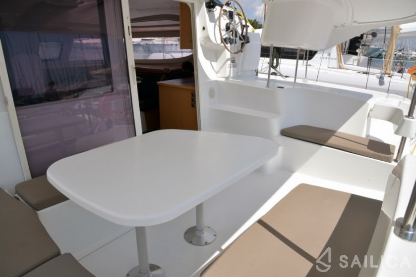 Lipari 41 - Yacht Charter Sailica