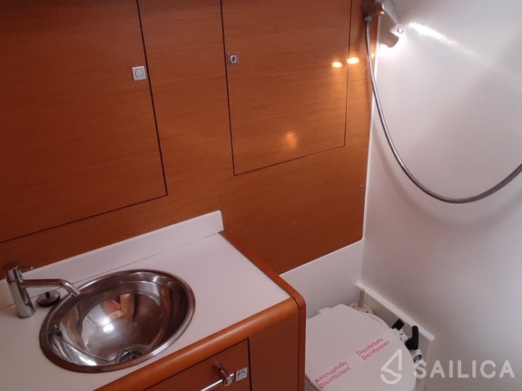 Sun Odyssey 439 - Yacht Charter Sailica