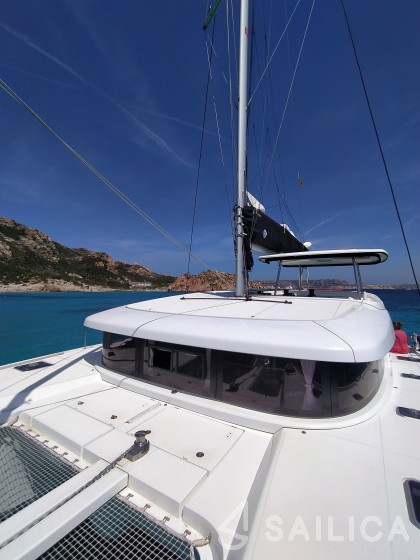 Lagoon 42 - Yacht Charter Sailica