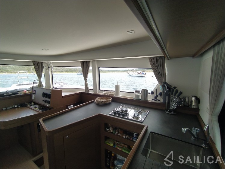 Lagoon 42 - Yacht Charter Sailica