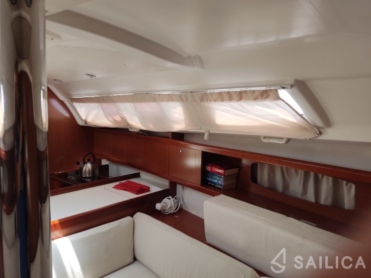 Oceanis 34 - Yacht Charter Sailica