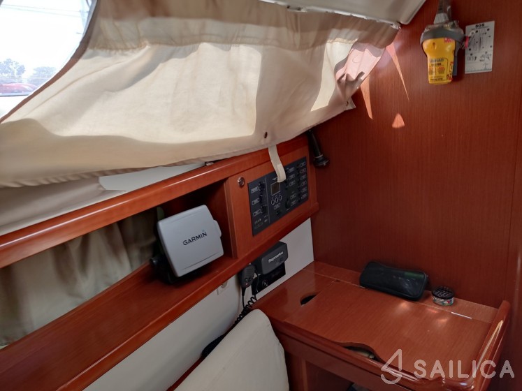Oceanis 34 - Yacht Charter Sailica