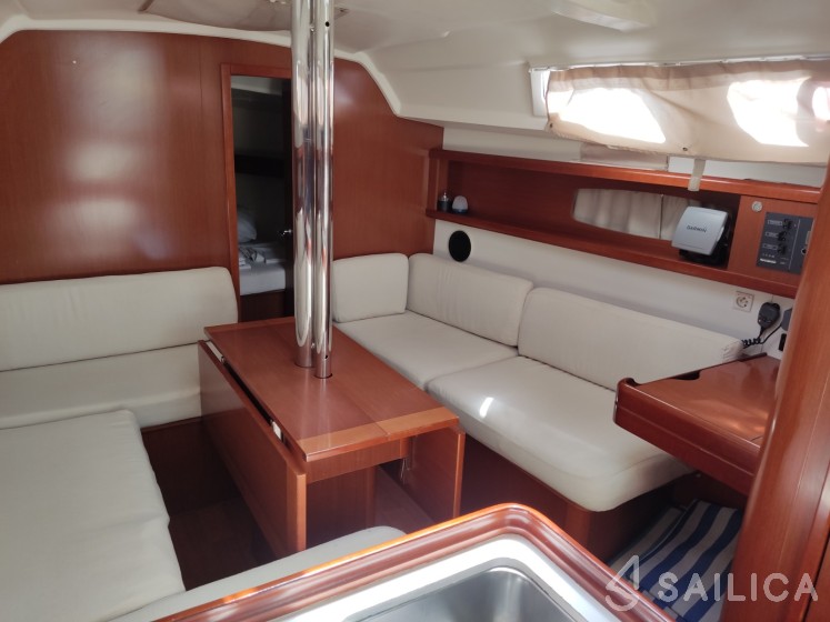 Oceanis 34 - Yacht Charter Sailica