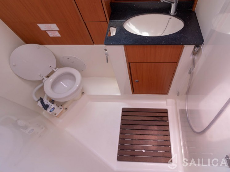 Bavaria 40 Cruiser - Yacht Charter Sailica