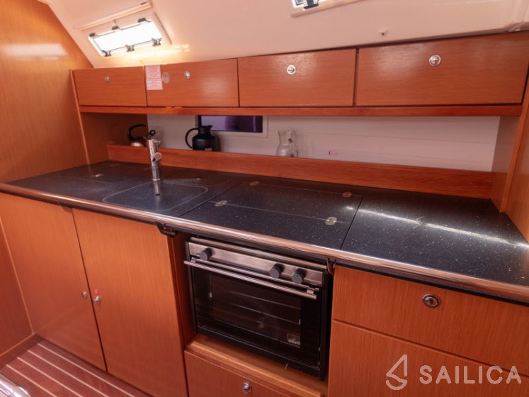 Bavaria 40 Cruiser - Yacht Charter Sailica