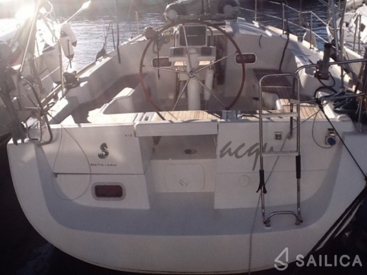 Oceanis 37 - Yacht Charter Sailica