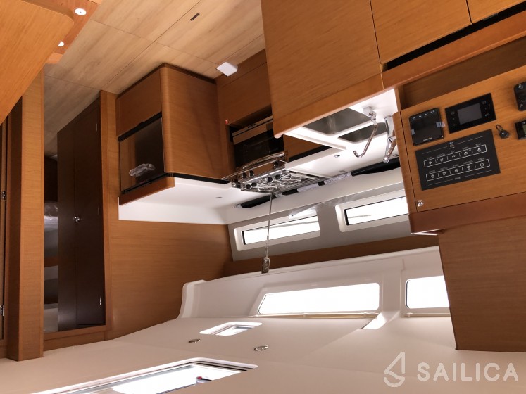 Sun Odyssey 490 - Yacht Charter Sailica
