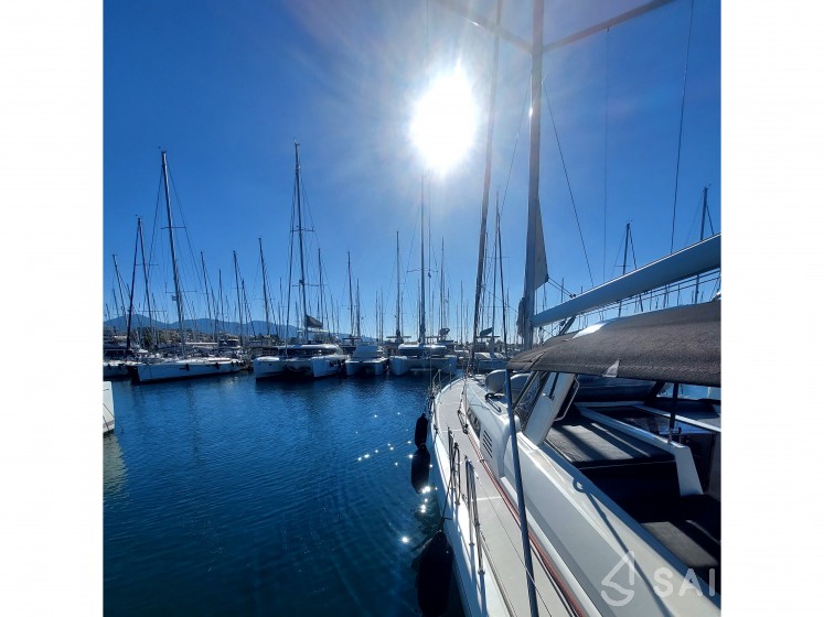 Oceanis 51.1 - Yacht Charter Sailica