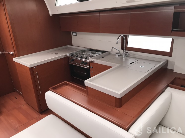 Oceanis 51.1 - Yacht Charter Sailica