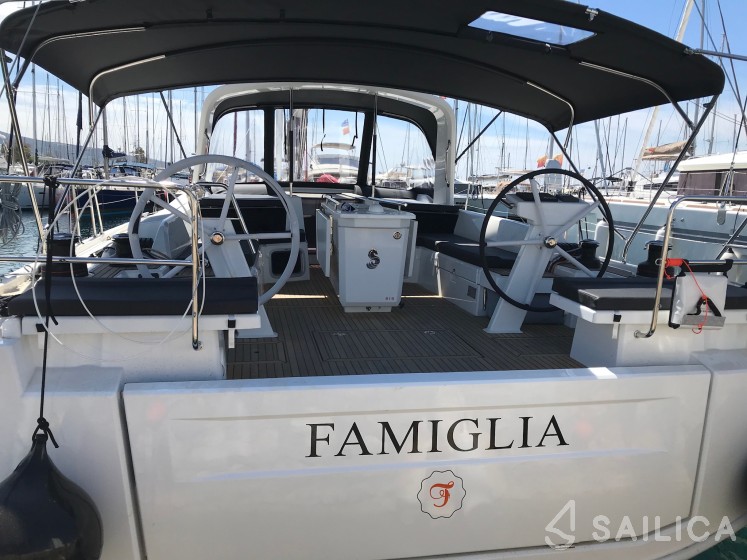 Oceanis 51.1 - Yacht Charter Sailica