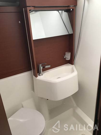 Oceanis 51.1 - Yacht Charter Sailica