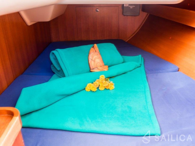 Elan 344 Impression - Yacht Charter Sailica