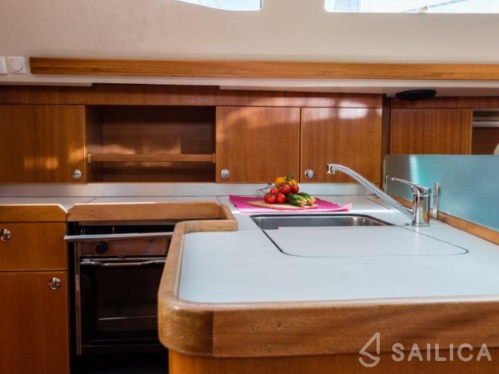 Elan 384 Impression - Yacht Charter Sailica