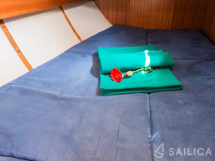 Elan 384 Impression - Yacht Charter Sailica