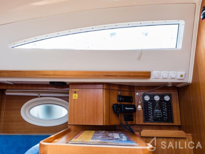 Elan 384 Impression - Yacht Charter Sailica