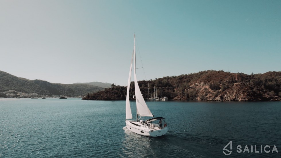 Bavaria C38 - Yacht Charter Sailica