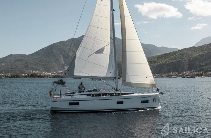 Bavaria C38 - Yacht Charter Sailica