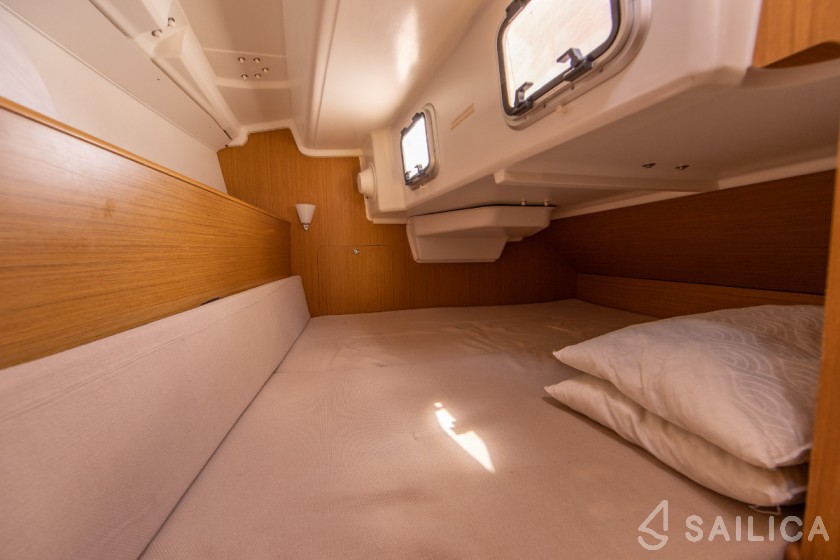 Sun Odyssey 33i - Yacht Charter Sailica