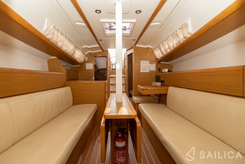 Sun Odyssey 33i - Yacht Charter Sailica
