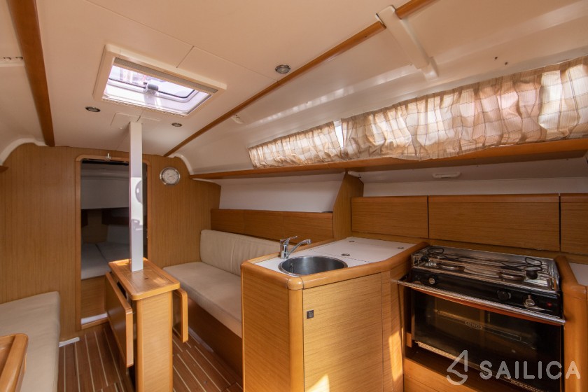 Sun Odyssey 33i - Yacht Charter Sailica