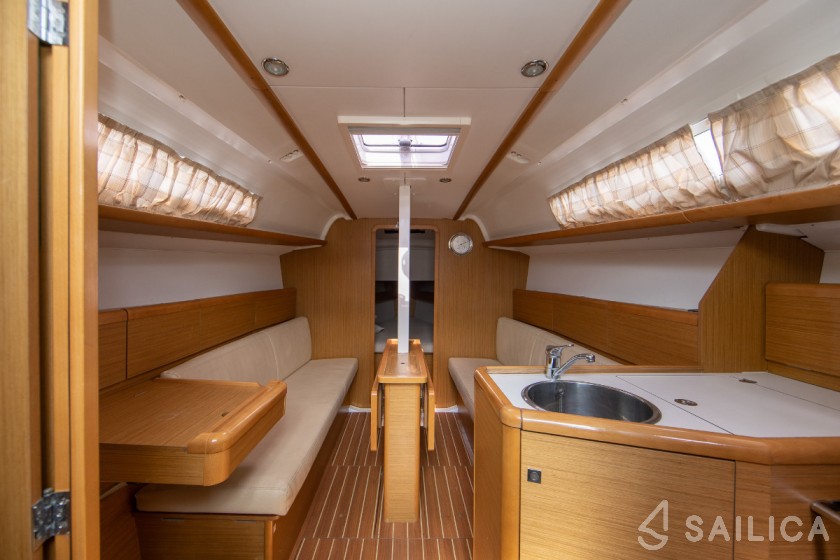 Sun Odyssey 33i - Yacht Charter Sailica