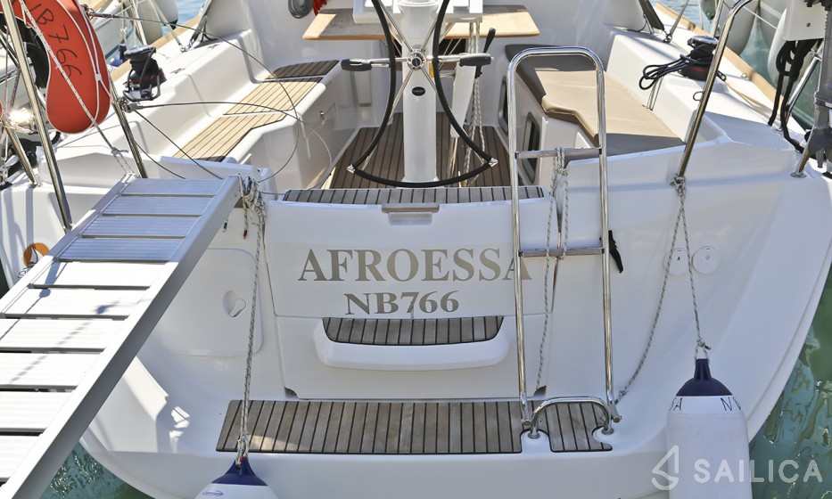 Sun Odyssey 33i - Yacht Charter Sailica