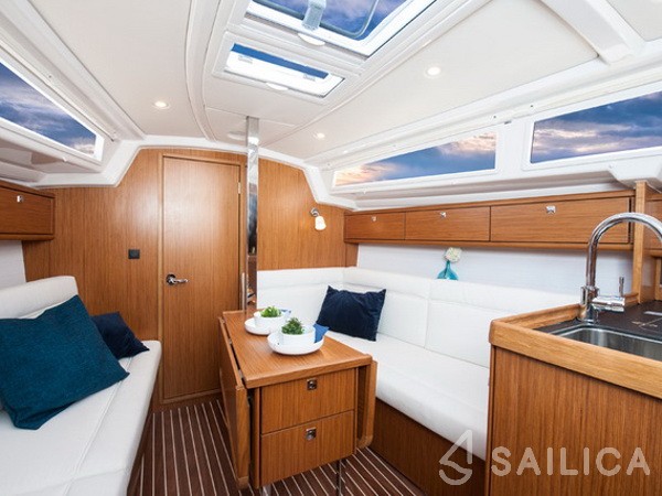 Bavaria 33 Cruiser - Yacht Charter Sailica