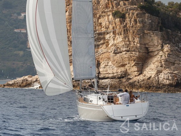 Bavaria 33 Cruiser - Yacht Charter Sailica