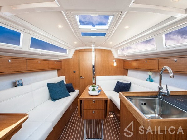 Bavaria 33 Cruiser - Yacht Charter Sailica
