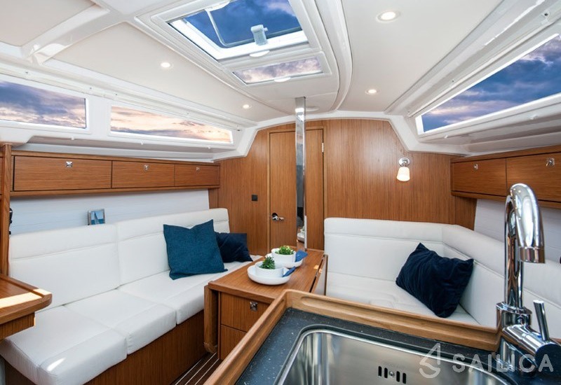 Bavaria 33 Cruiser - Yacht Charter Sailica