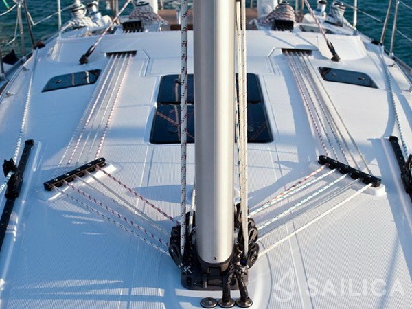 Bavaria 40 Cruiser - Yacht Charter Sailica