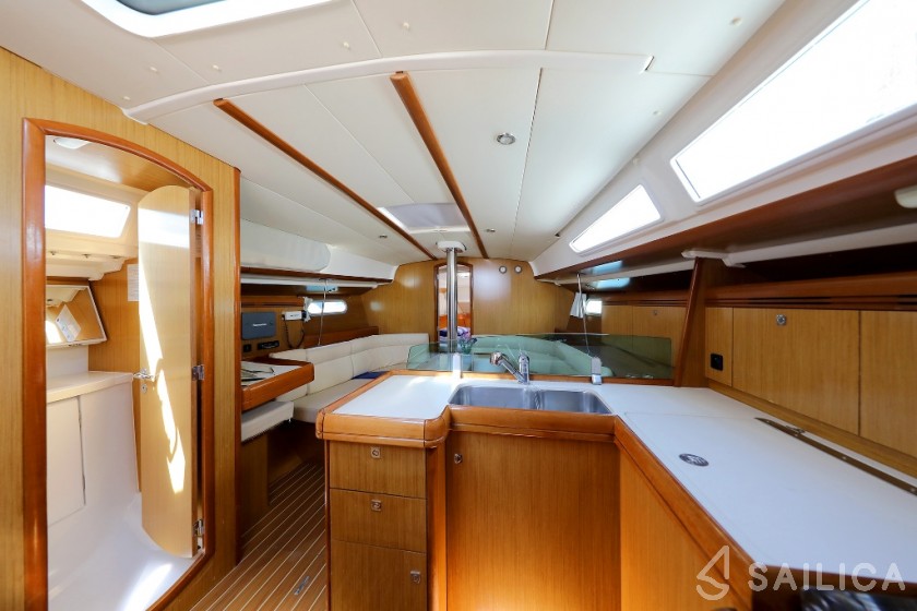 Sun Odyssey 39i - Yacht Charter Sailica