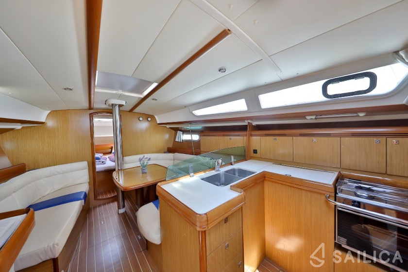 Sun Odyssey 39i - Yacht Charter Sailica
