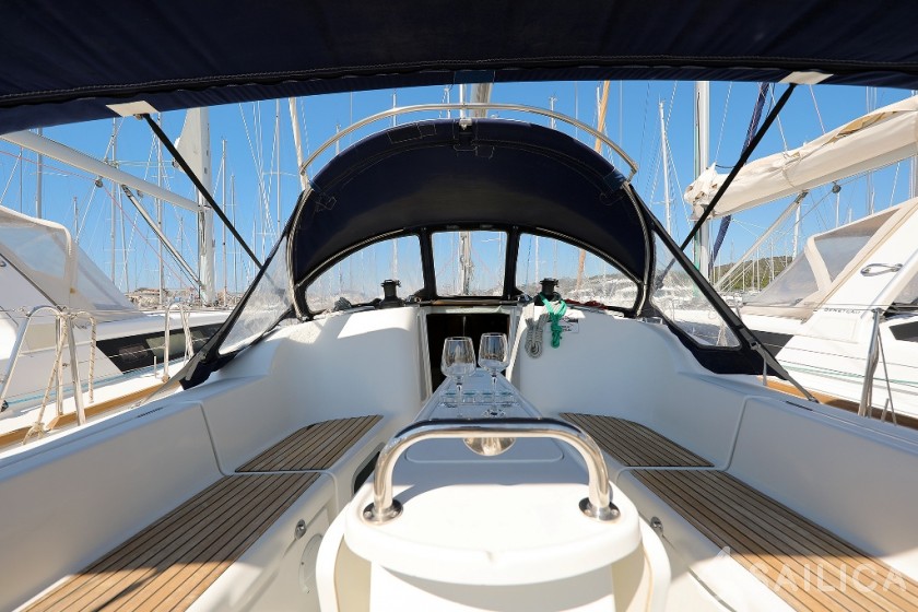 Sun Odyssey 39i - Yacht Charter Sailica